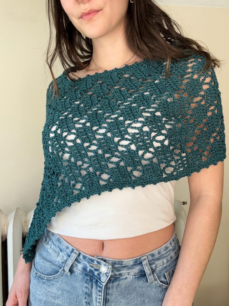 Capila Poncho Crochet Pattern