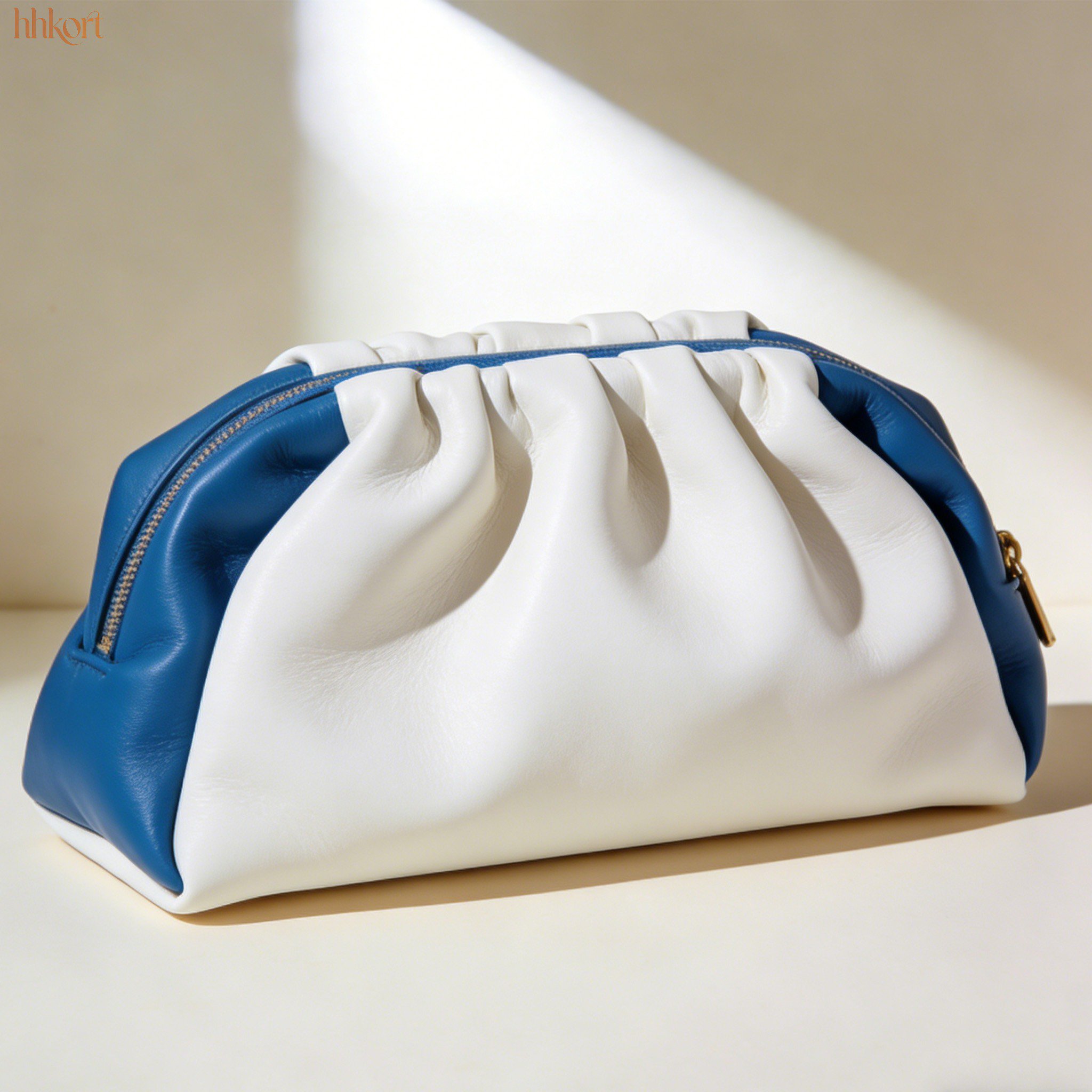 Portable lipstick organizer pouches for travel