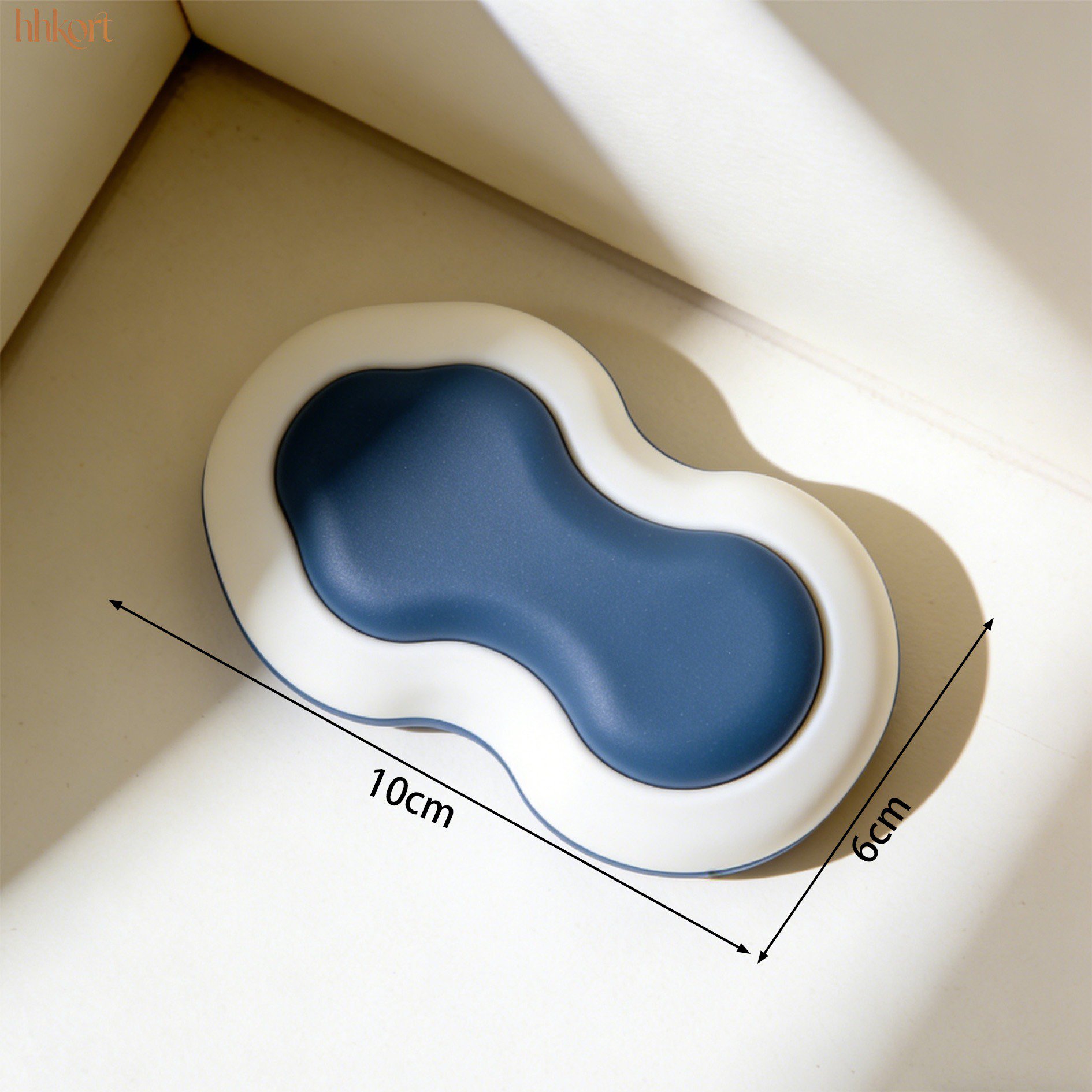 Easy installation of self-adhesive bumper stickers