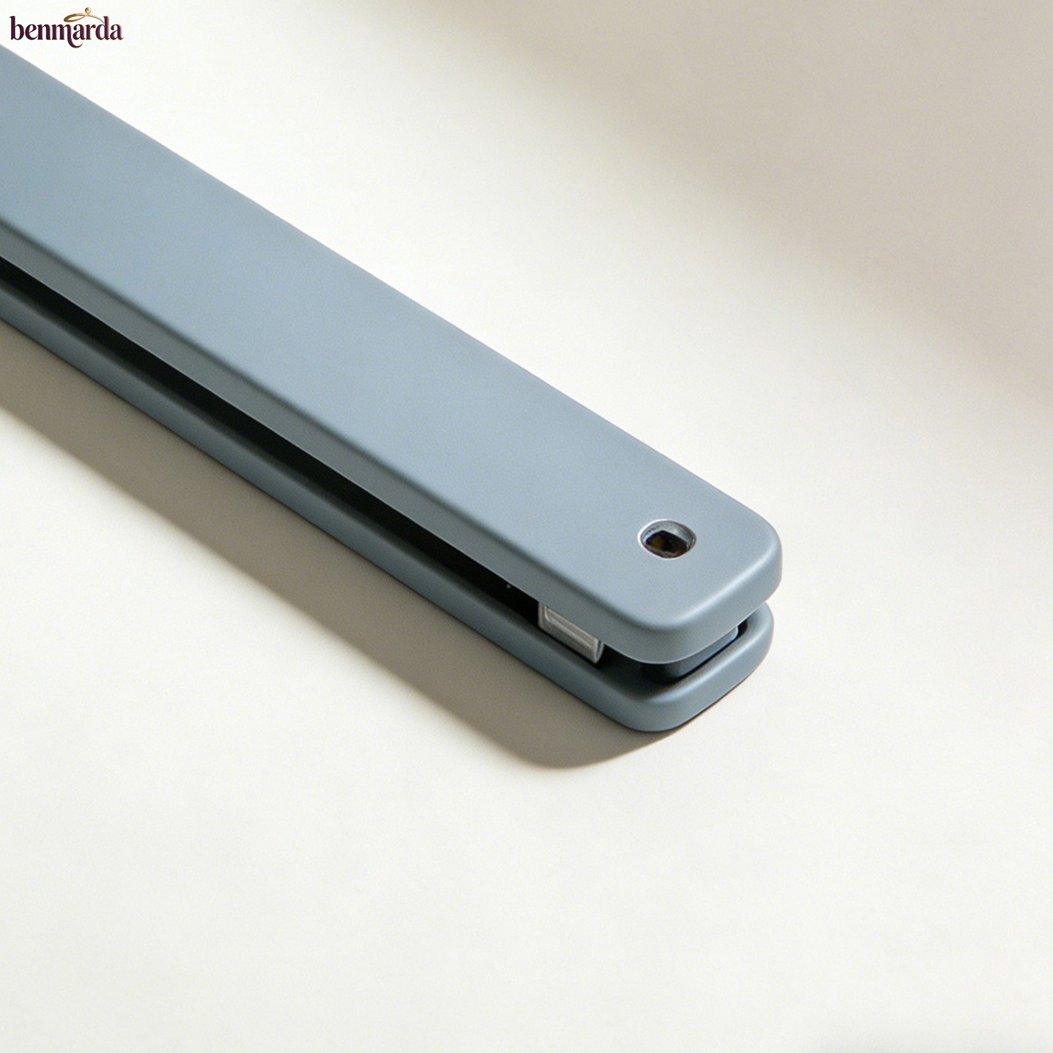 Durable plastic sealing clips for snacks and bread