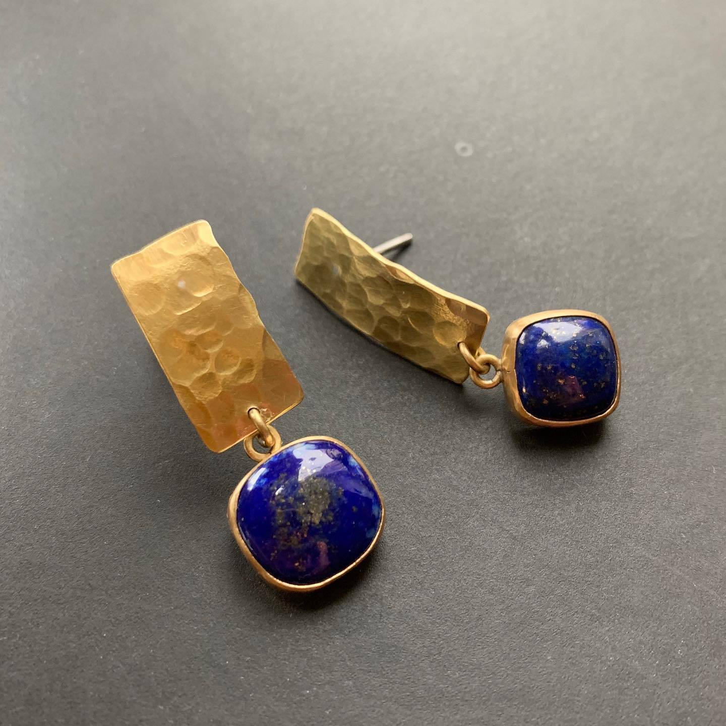 Vintage alloy inlaid lapis lazuli earrings