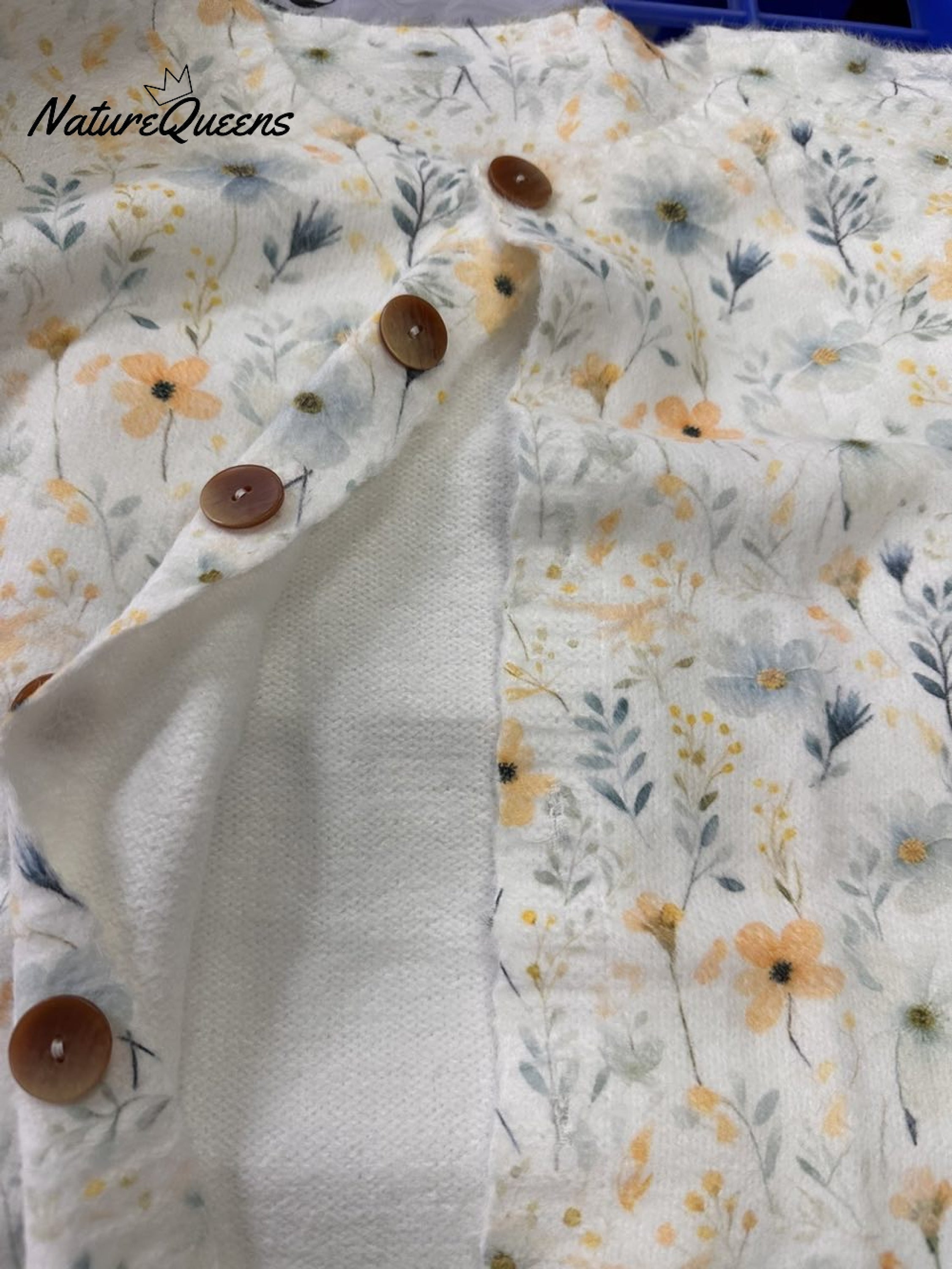 Lovely Meadows Floral Pattern Printed Buttoned Cardigan Sweater