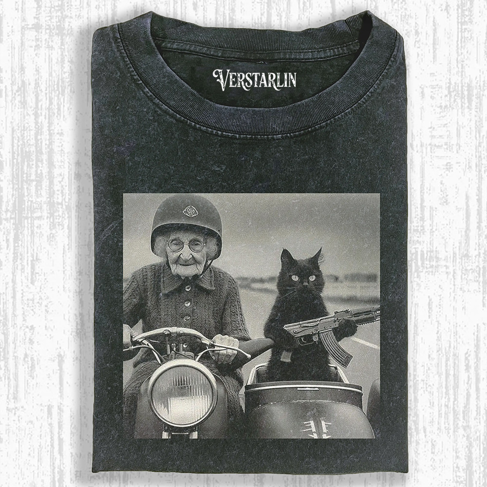 FUNNY GRANDMA AND CAT T-SHIRT
