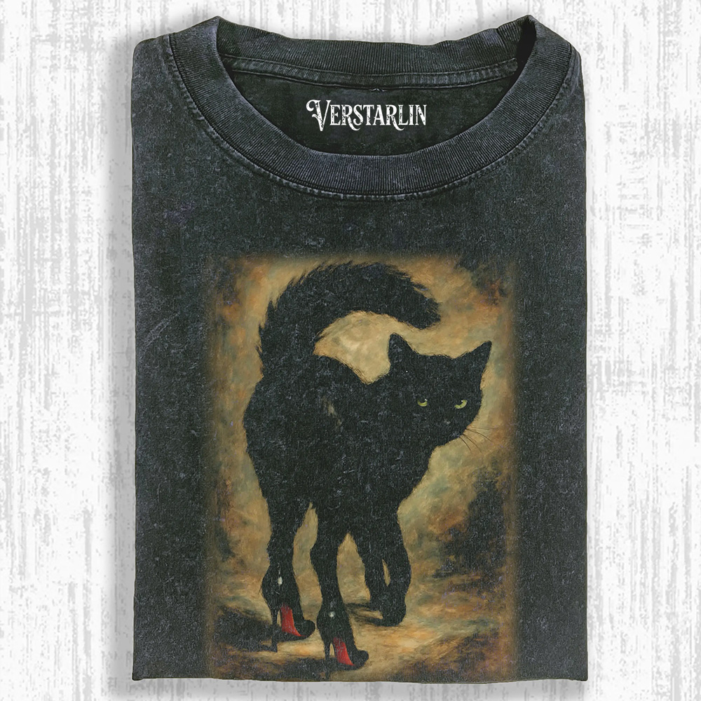 ELEGANT BLACK CAT T-SHIRT