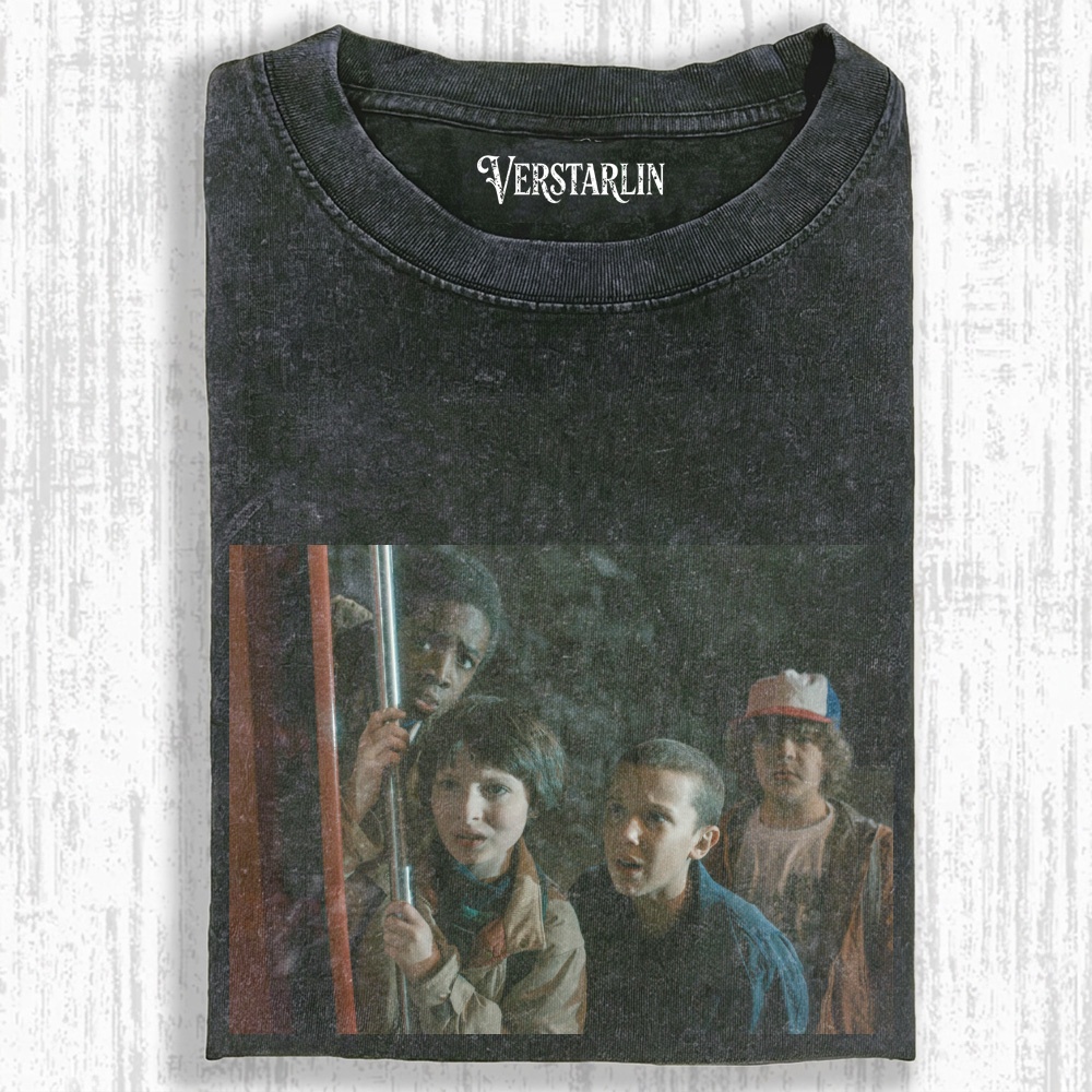 FOUR PERSON GROUP STRANGER THINGS