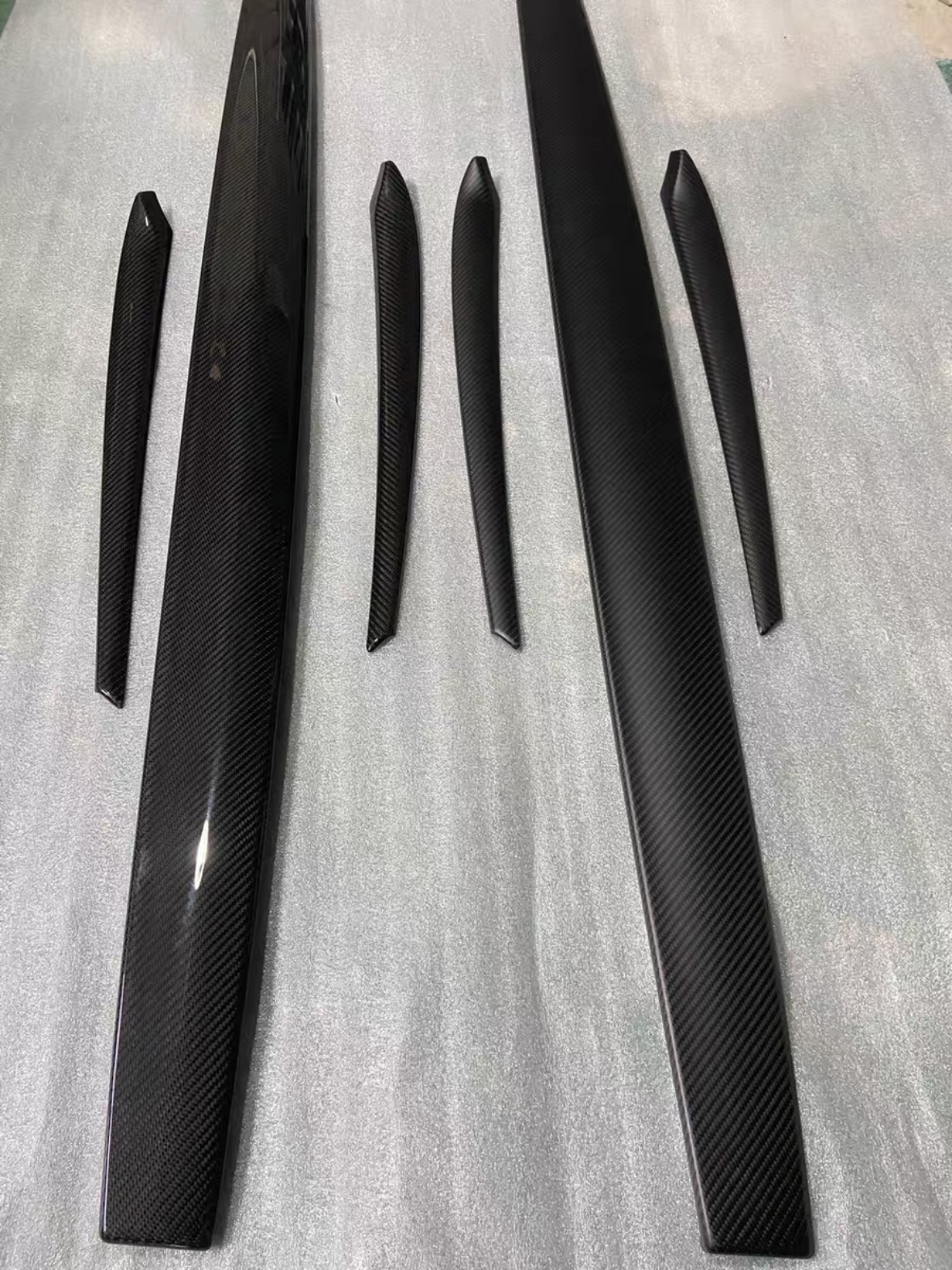 Real Carbon Fiber Dashboard Trim Strip for Tesla Model 3 / Model Y (2021–2024) – Full-Length Center Console Interior Upgrade