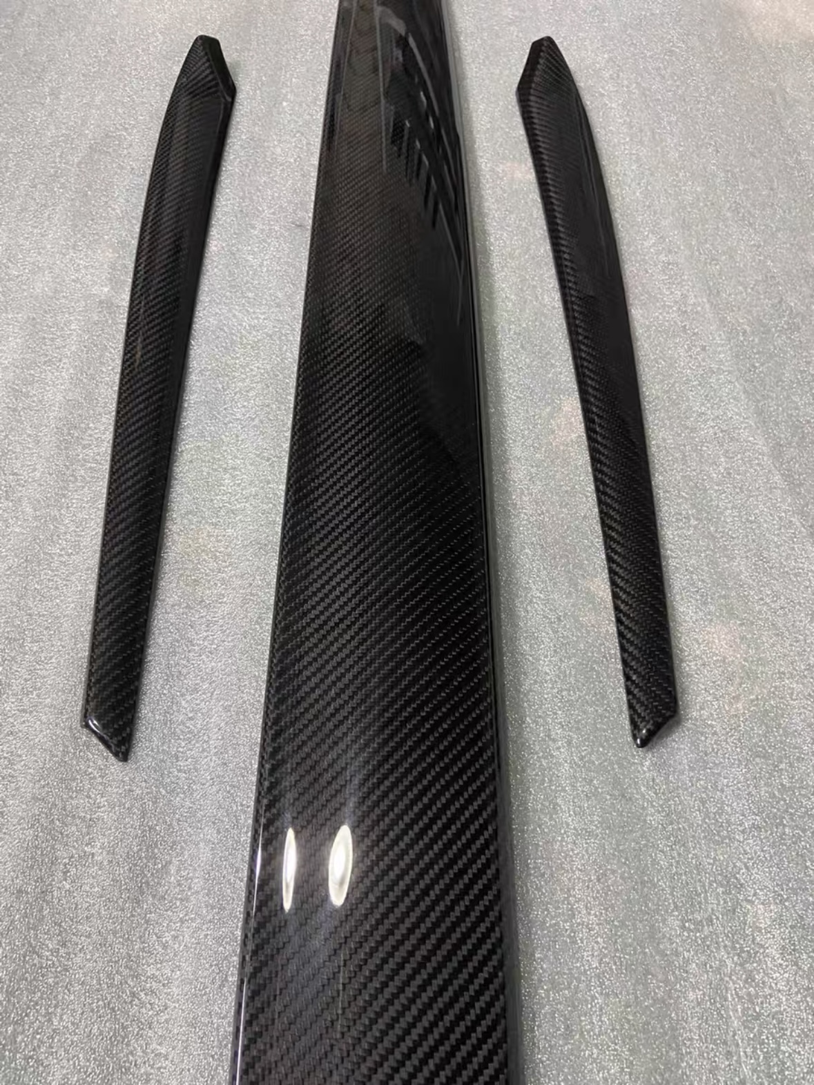 Real Carbon Fiber Dashboard Trim Strip for Tesla Model 3 / Model Y (2021–2024) – Full-Length Center Console Interior Upgrade