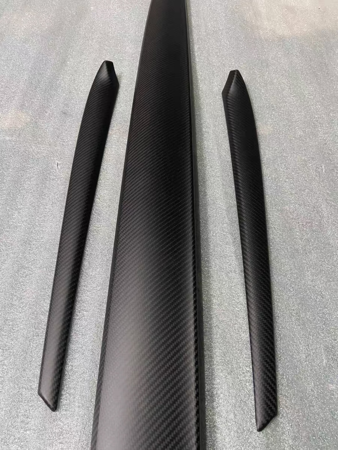 Real Carbon Fiber Dashboard Trim Strip for Tesla Model 3 / Model Y (2021–2024) – Full-Length Center Console Interior Upgrade