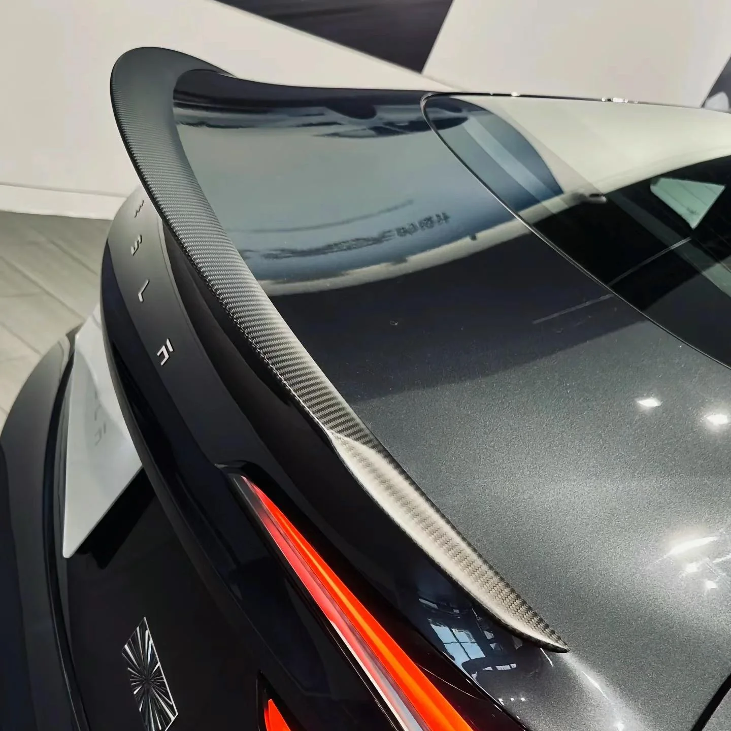 Performance Carbon Fiber Spoiler for Tesla Model 3 / Model Y – OEM Fit, Aggressive Sport Upgrade