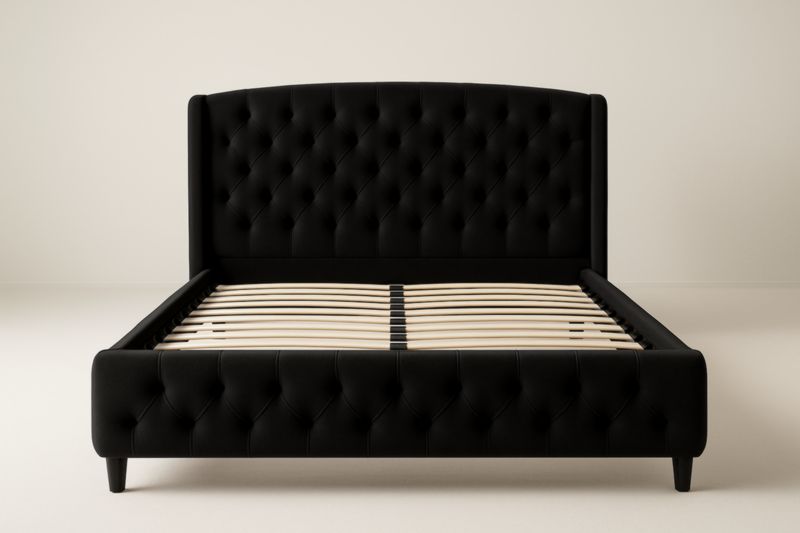 Letto matrimoniale in velluto nero con testiera capitonné
