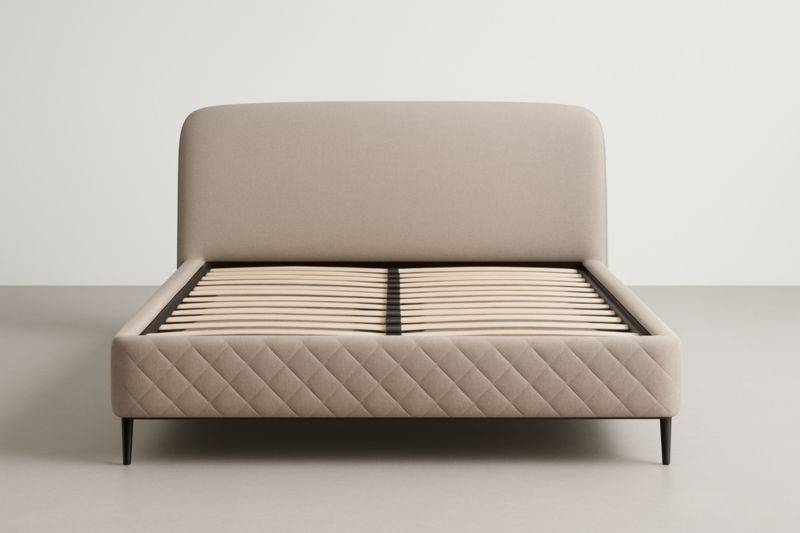 Letto matrimoniale con testata in tessuto e base a doghe