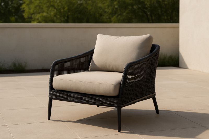 Poltrona da Esterno in Rattan Sintetico Nero con Cuscini in Tessuto Poliestere Beige