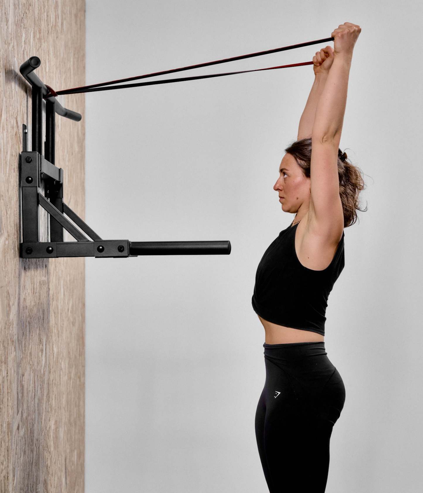 Nástenná hrazda na zhyby a dipy