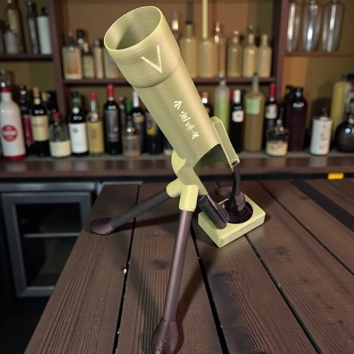 🚀 Mortar-Style Bottle Launcher – Heavy-Duty Hands-Free Opener for Bar & Desk 🍻✨