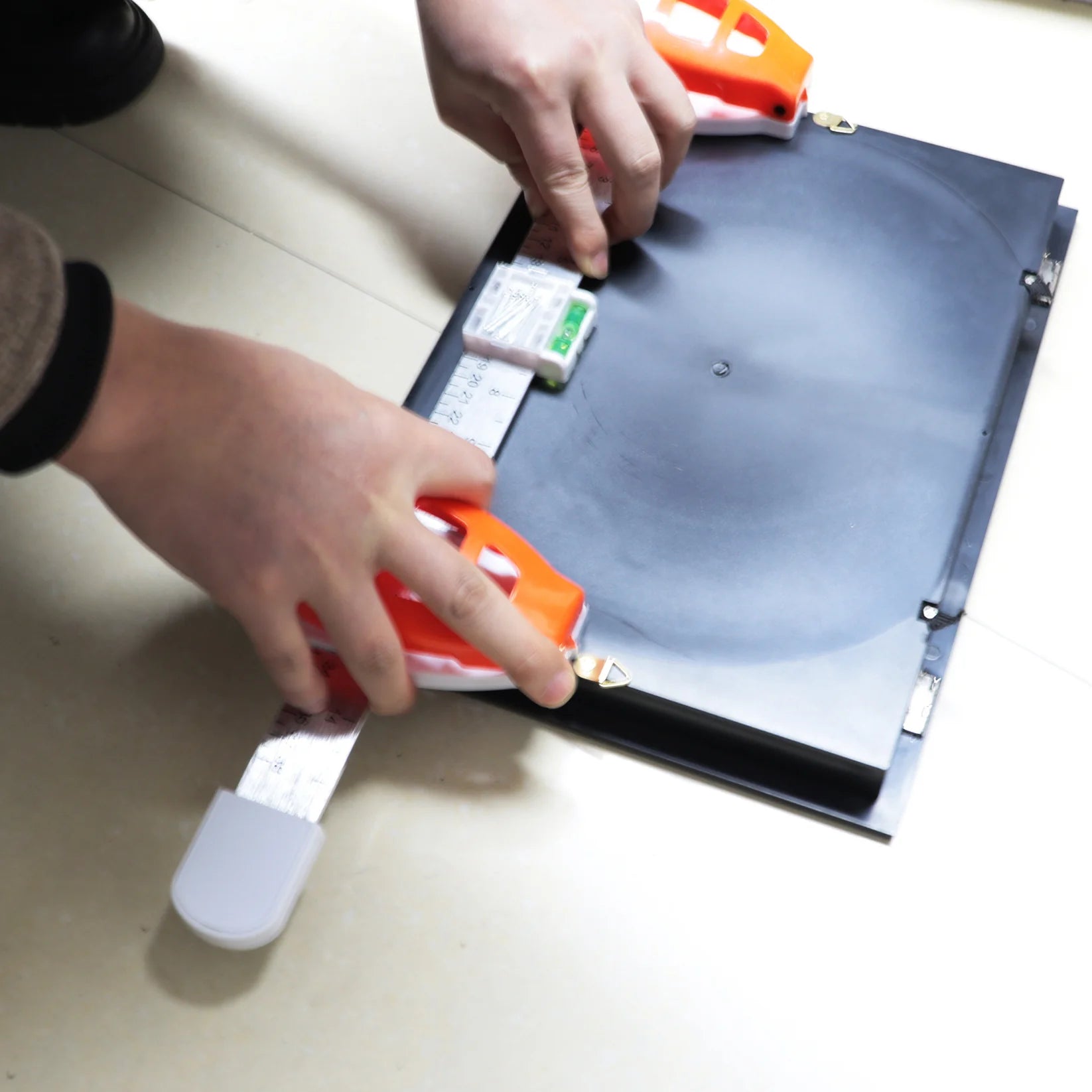 Coocoe All-in-One Measuring & Leveling Picture Hanging Tool