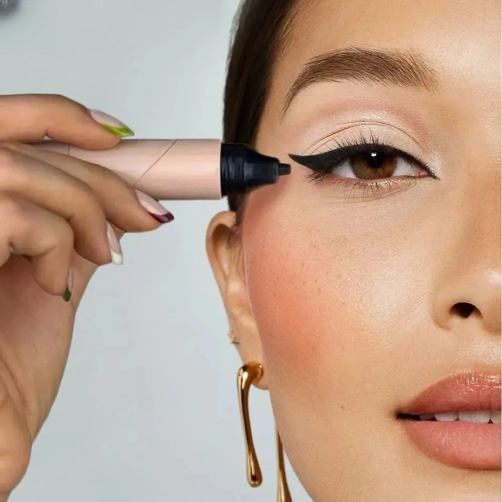 Perfect Wings Eyeliner Stamp