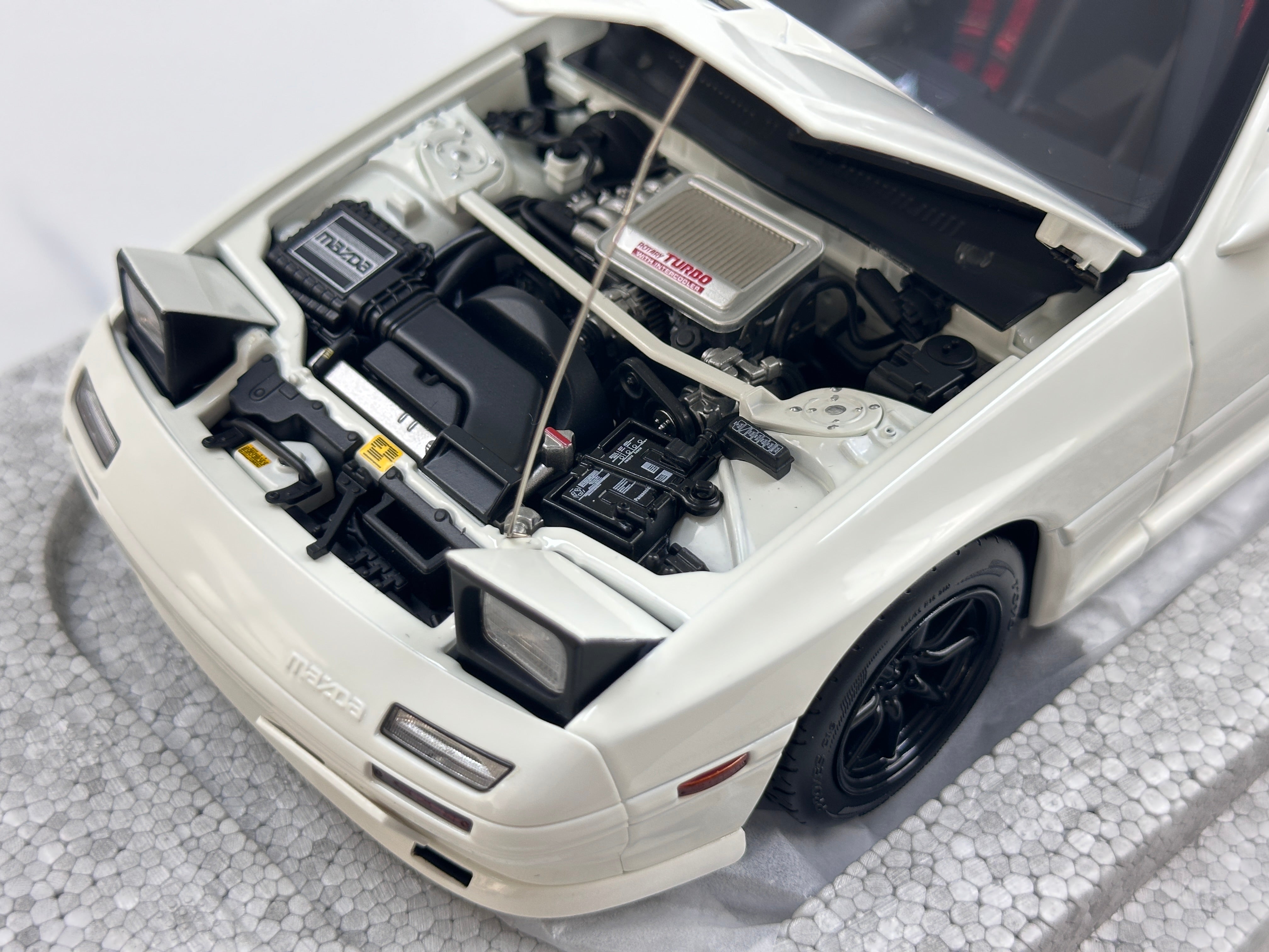 WHELART 1/18 Mazda FC3S (White) WH013