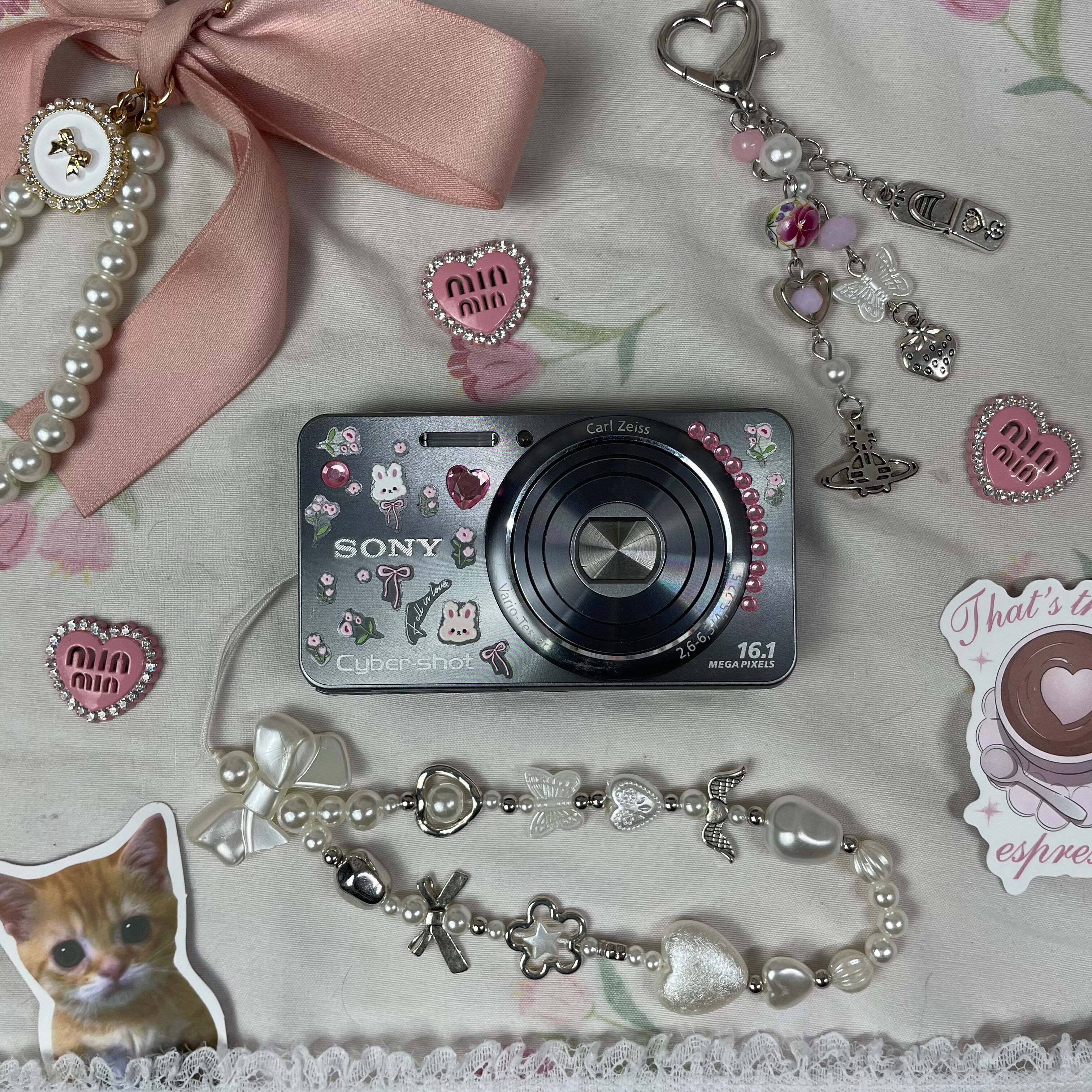Vintage Sony Cyber-shot DSC-W570