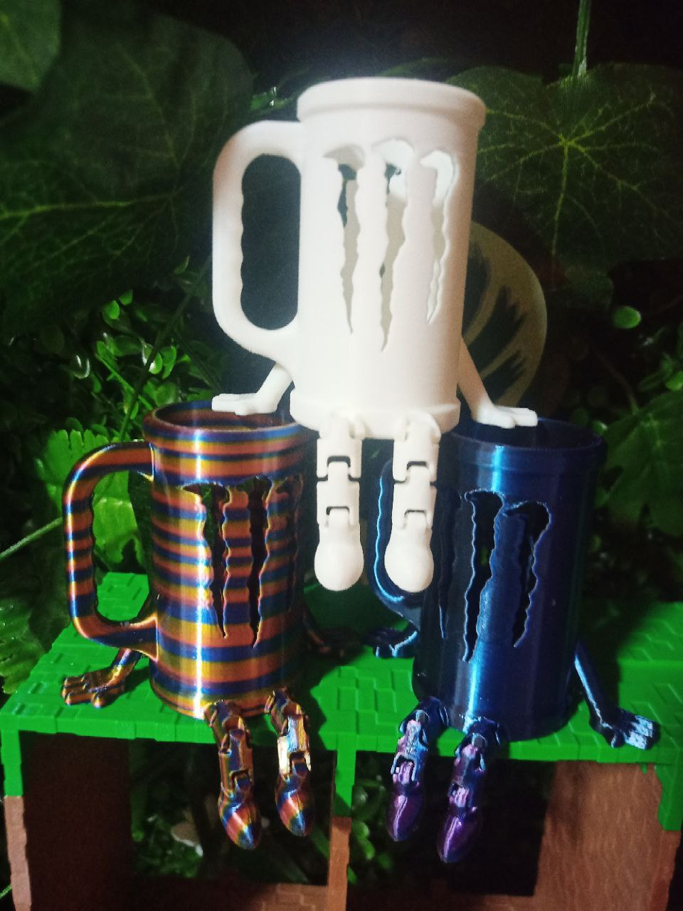Monster Energy Mini-Can Holder (Articulated Joints)