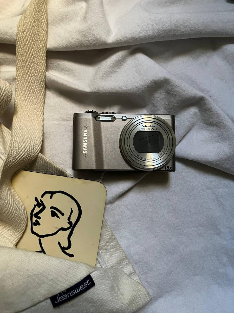 Samsung WB700