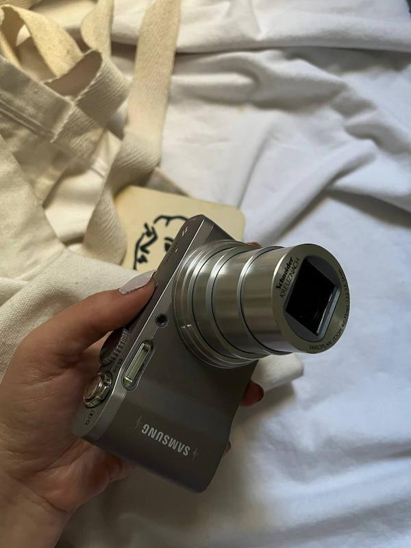 Samsung WB700