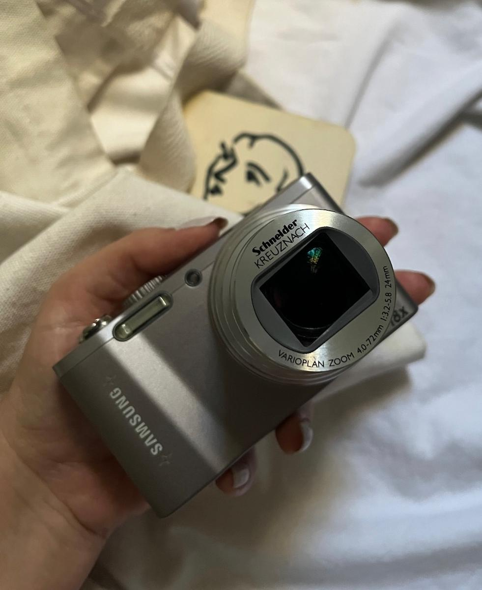 Samsung WB700