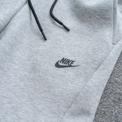Conjunto  Tech Fleece Cinza