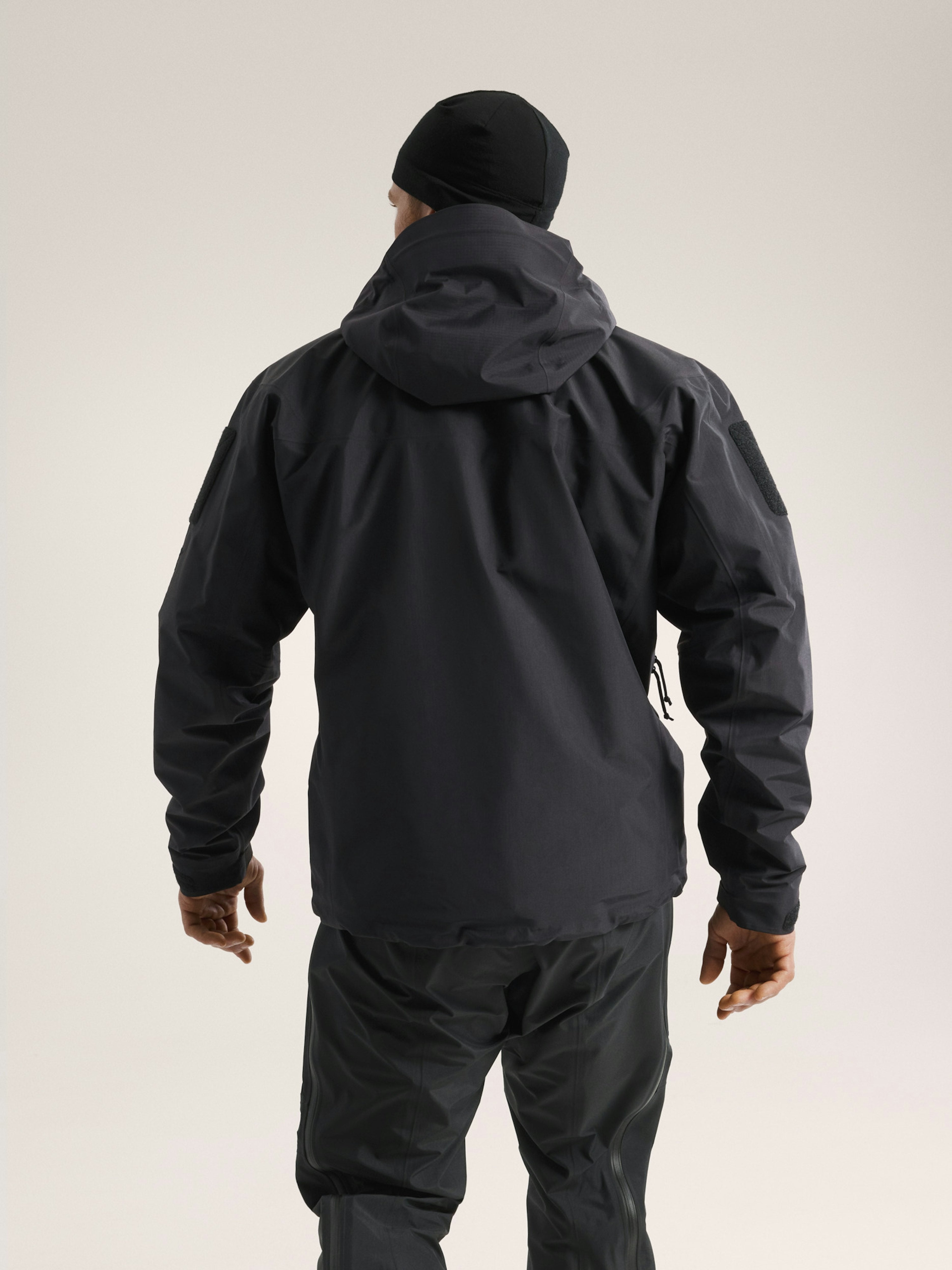 Arcteryx men's Leaf Alpha Jacket Gen 2.2 balck jacket