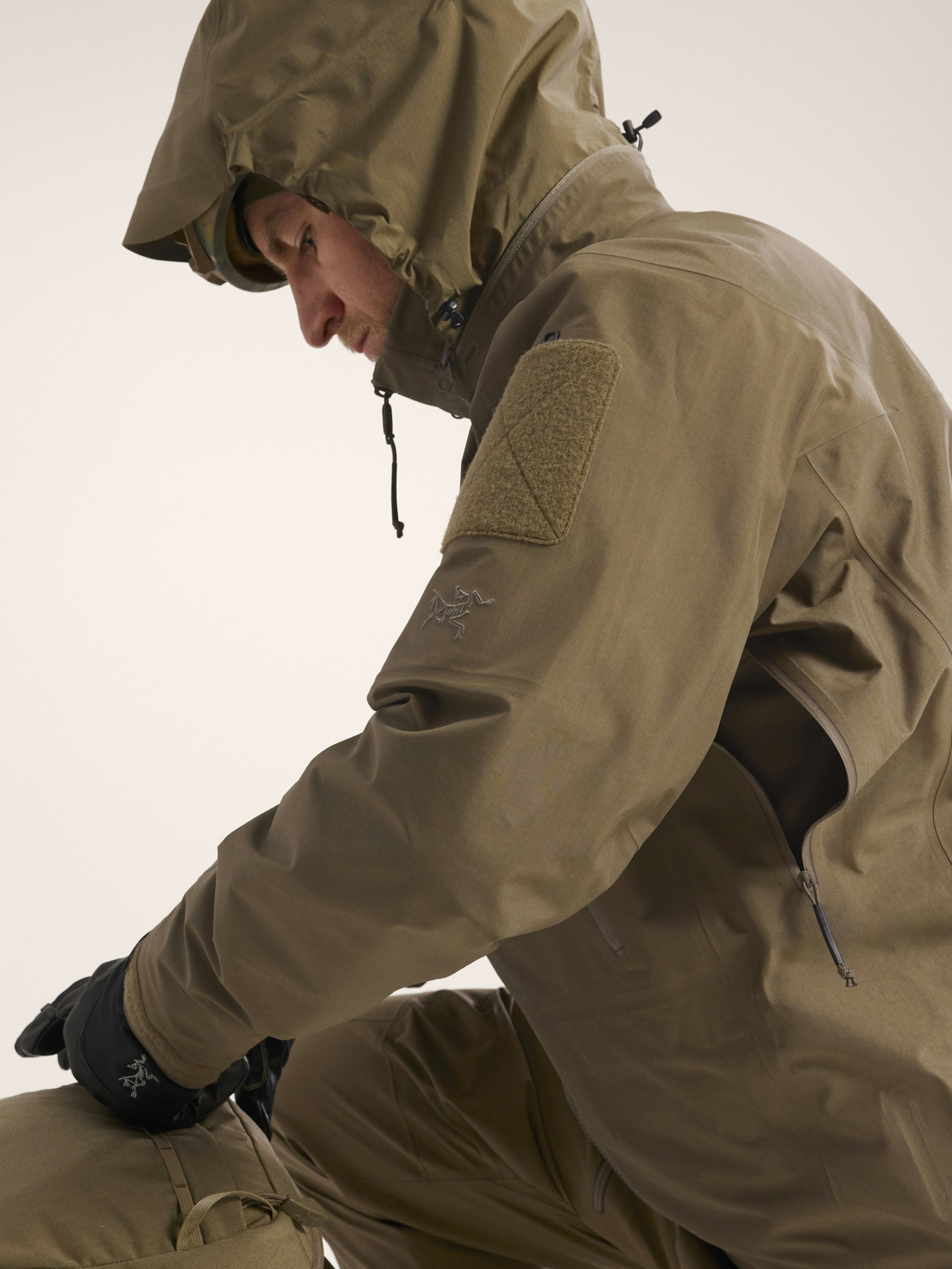 Arcteryx men's Leaf Alpha Jacket Gen 2.2 Crocodile