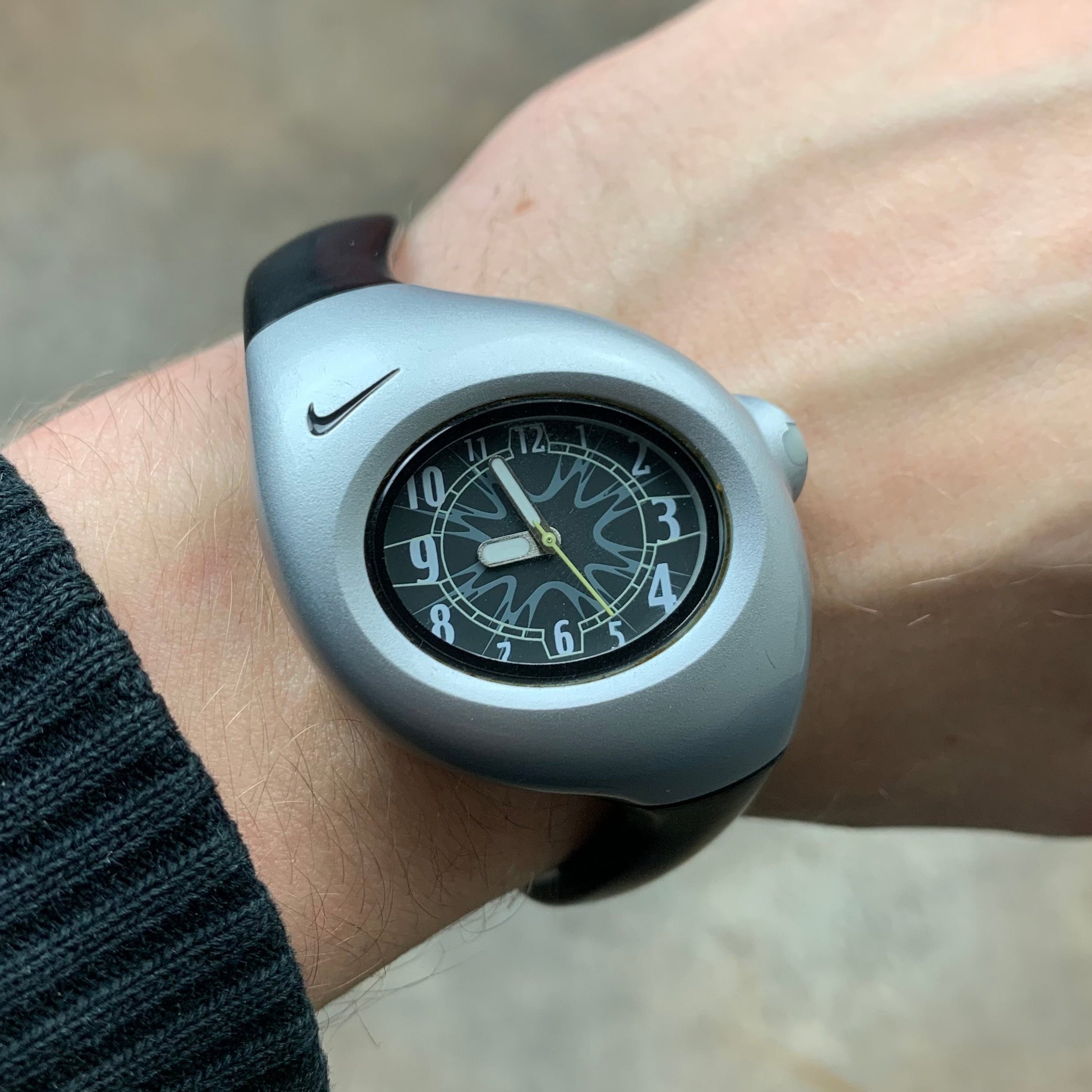  00s Triax graphic watch