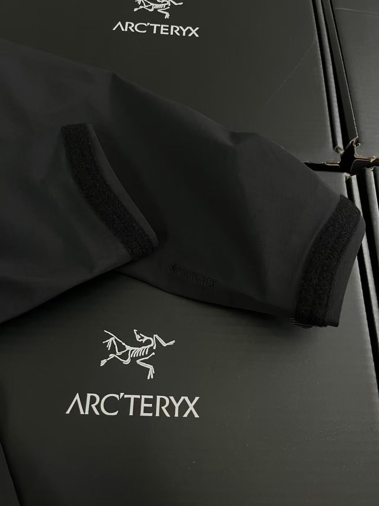 Arcteryx men's Leaf Alpha Jacket Gen 2.2 balck jacket