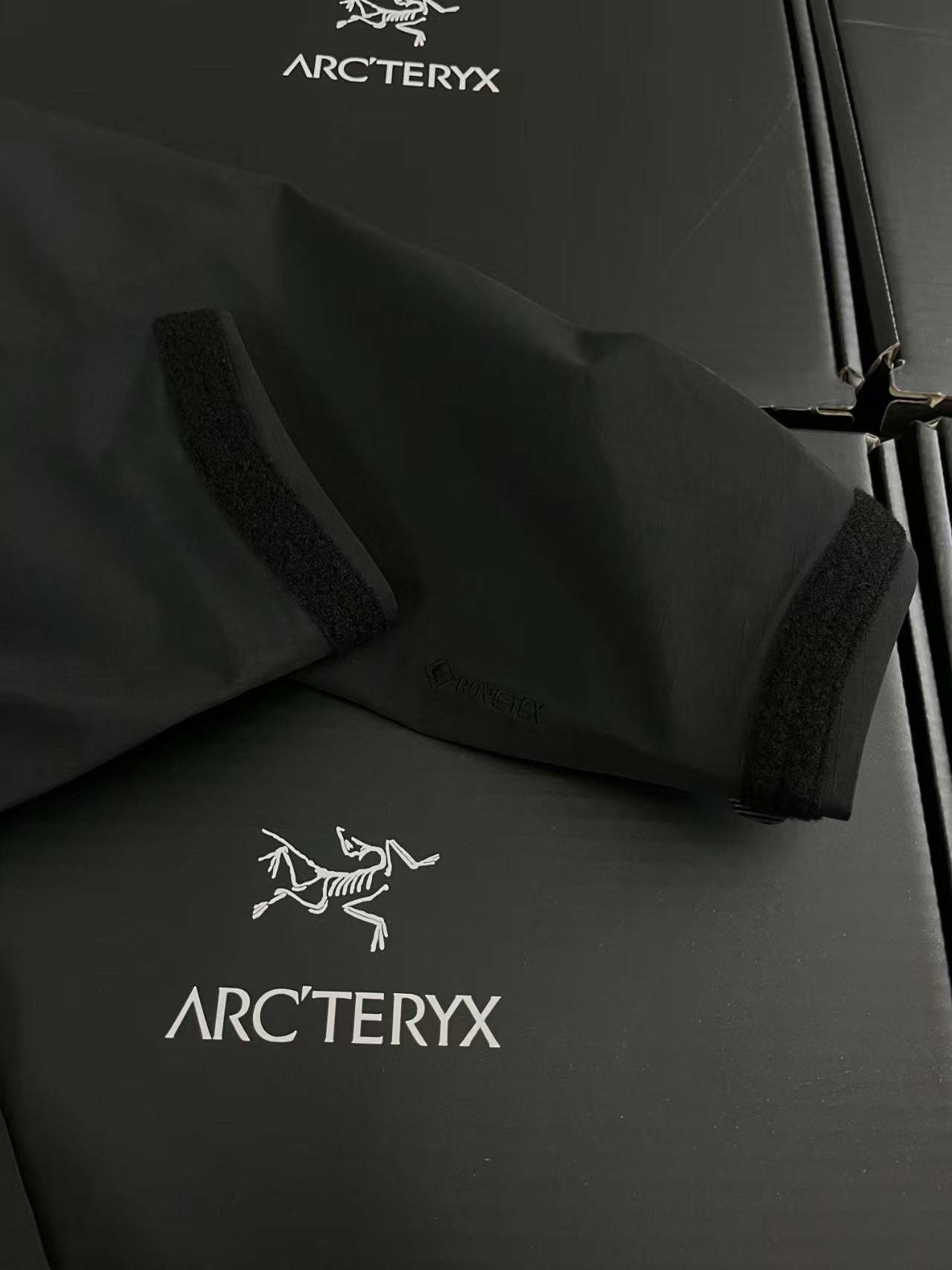 Arcteryx men's Leaf Alpha Jacket Gen 2.2 balck jacket