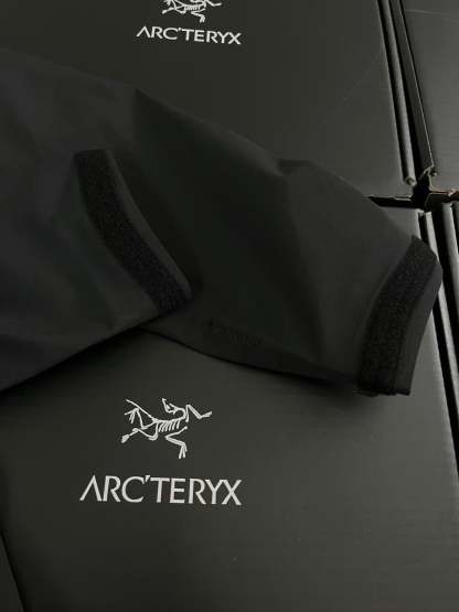 Arcteryx men's Leaf Alpha Jacket Gen 2.2 balck jacket