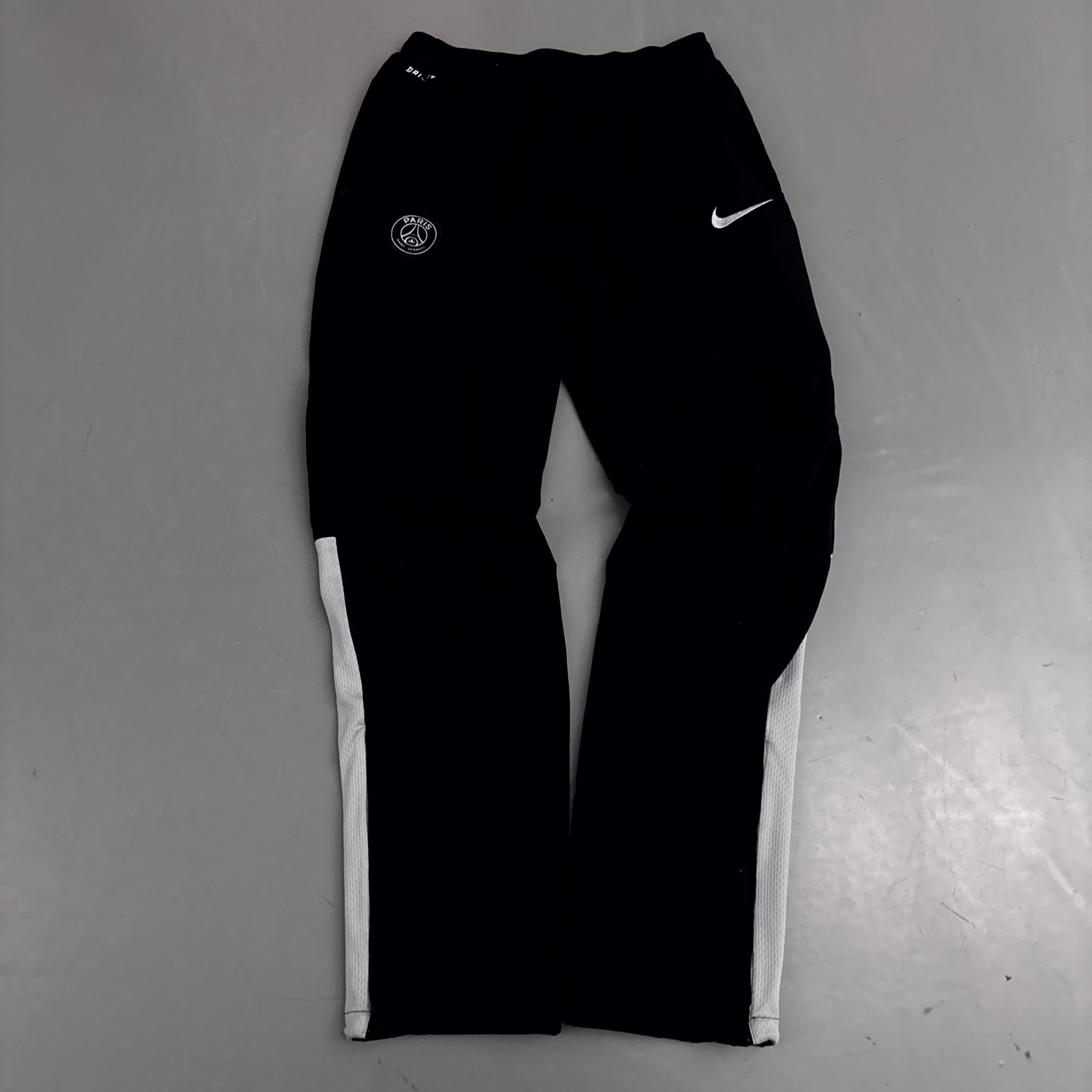 Nike x PSG Vintage Tracksuit 2018/19 |