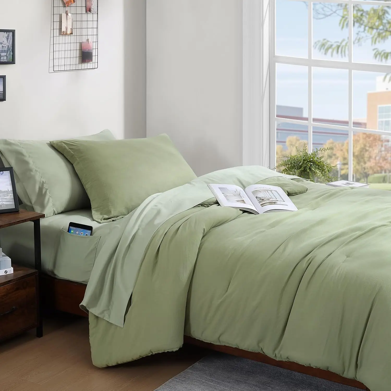 Wrensonge King Size microfiber Comforter Set- 7 Pieces Soft Sage Green Super size Bed in a Bag King with Fitted Sheet, Flat Sheet, 2 Pillow Shams, and 2 Pillowcases- Warm Bed Set for All Season bed comforter set