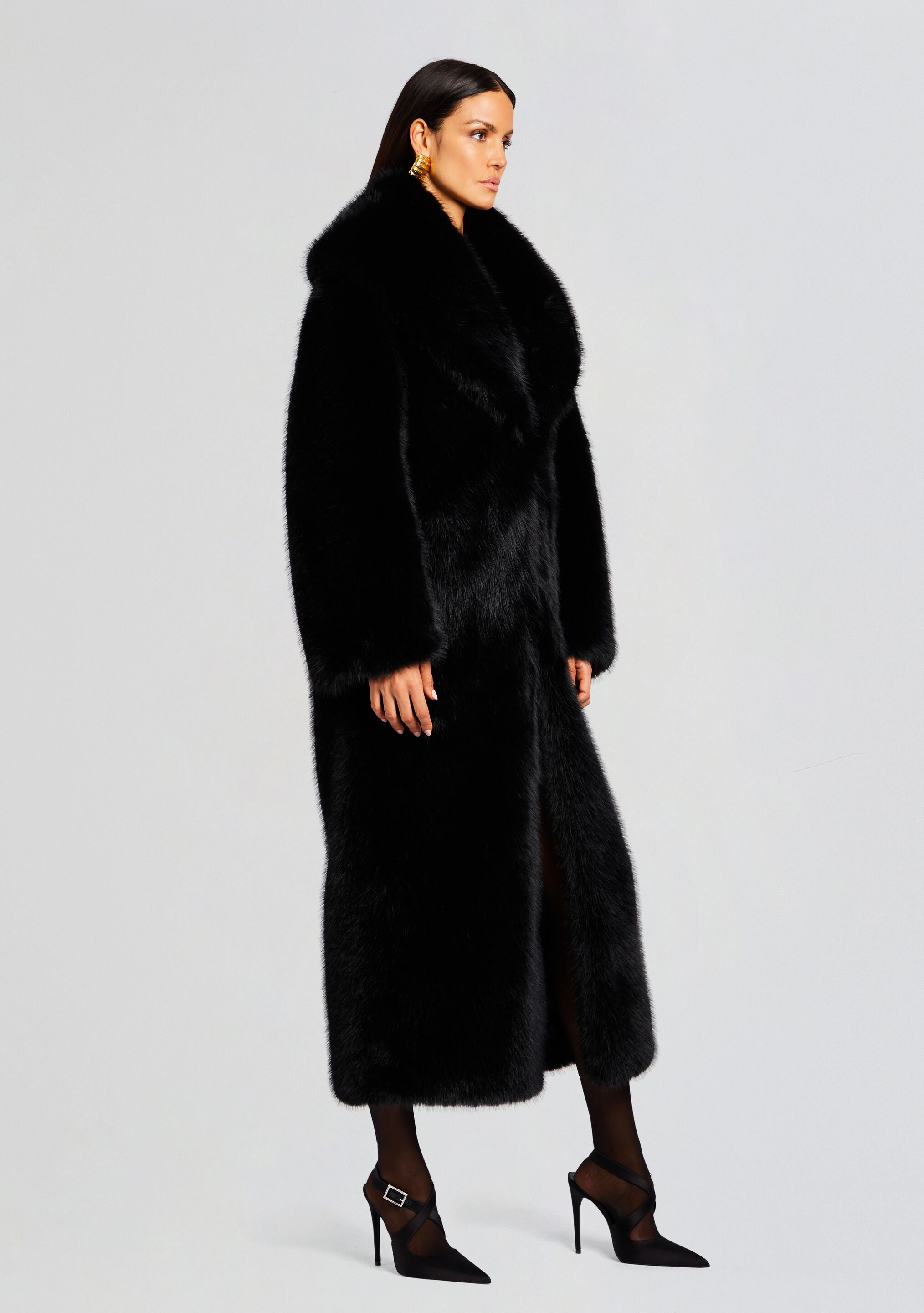 Averie Faux Fur Coat-Cup Shy