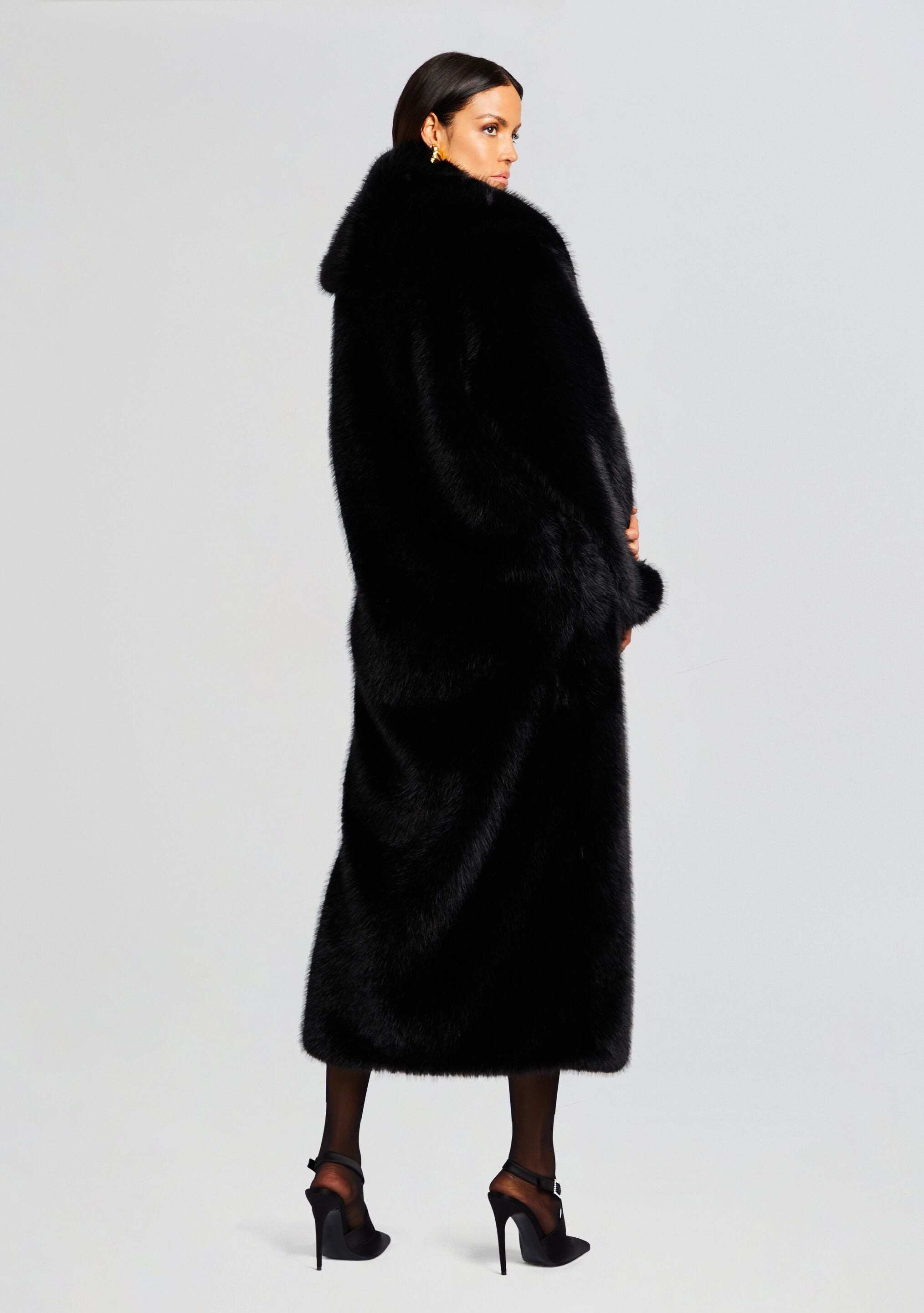 Averie Faux Fur Coat-Cup Shy