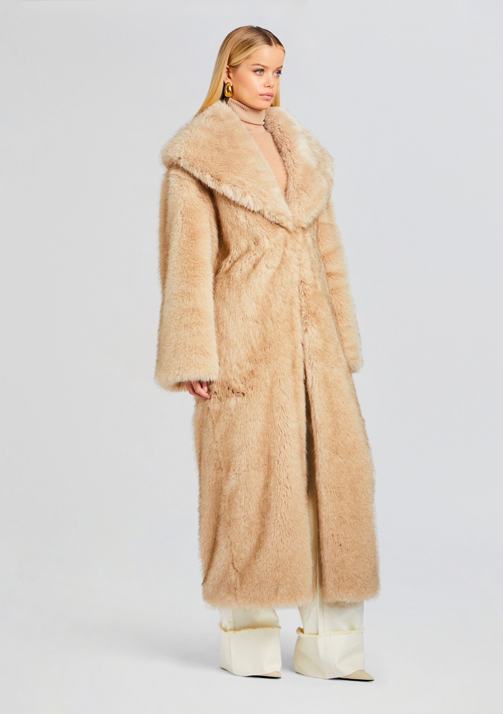 Averie Faux Fur Coat-Cup Shy