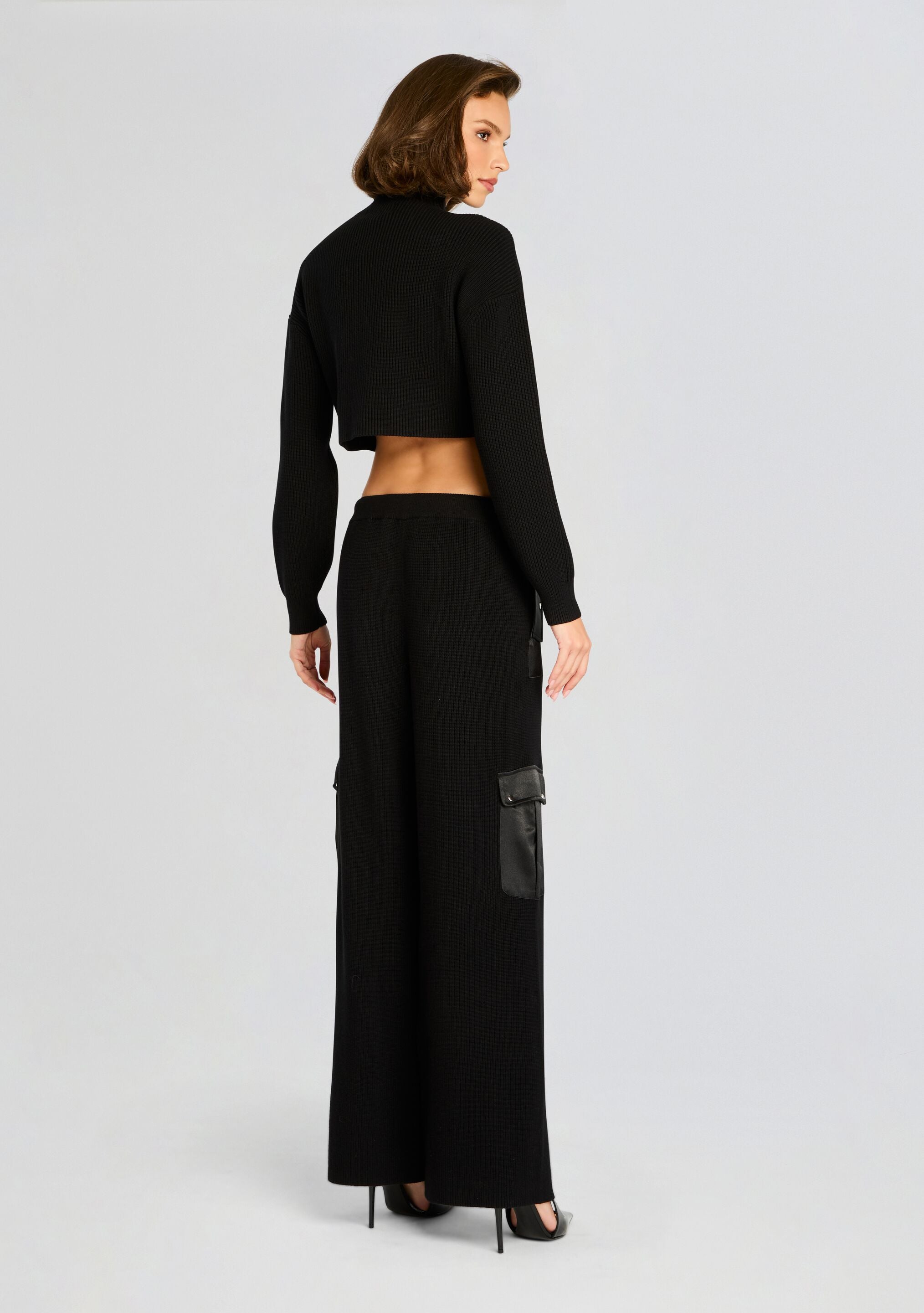 Donna Mid Cropped Sweater-Cup Shy