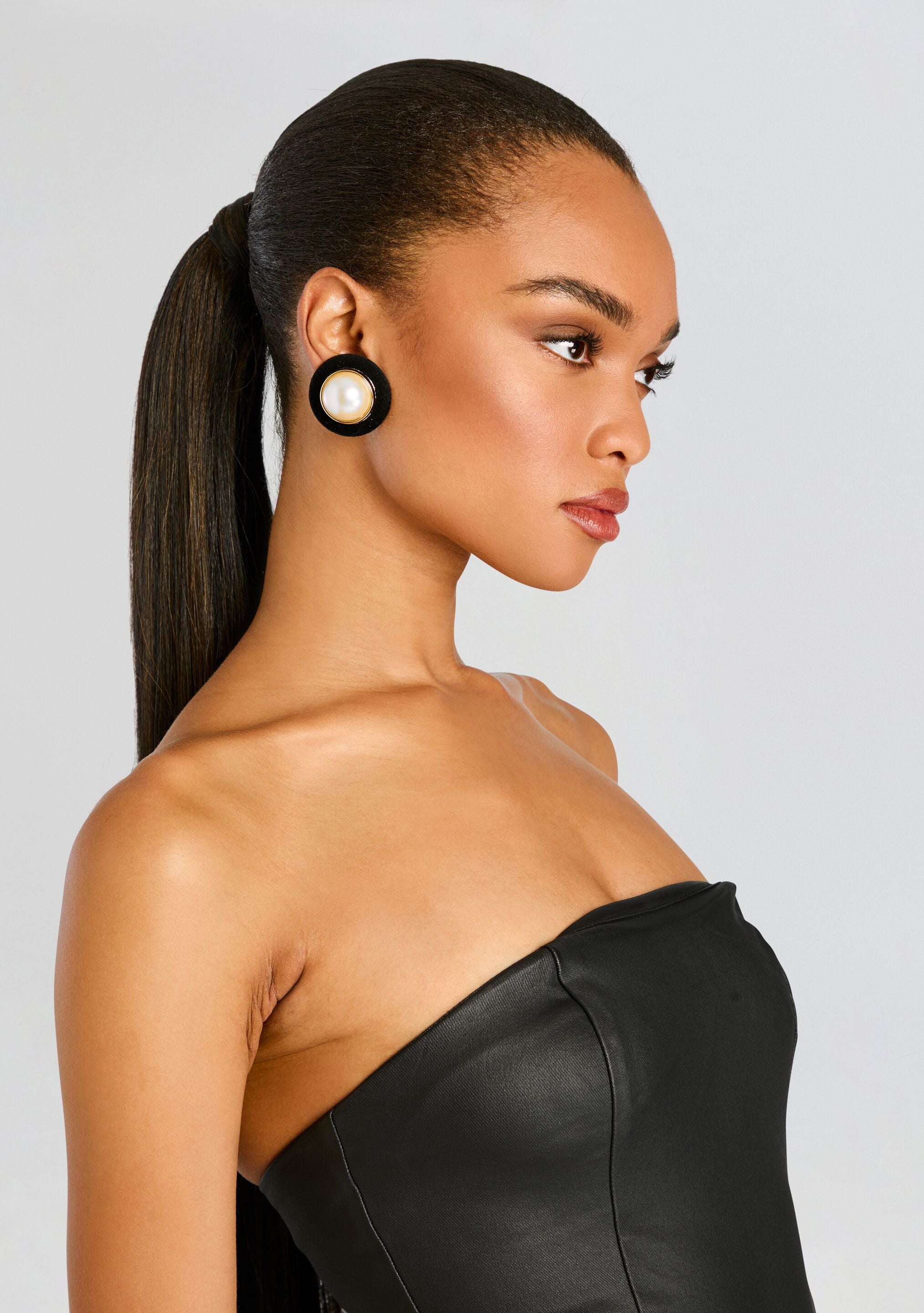 Sari Pearl Earring-Cup Shy