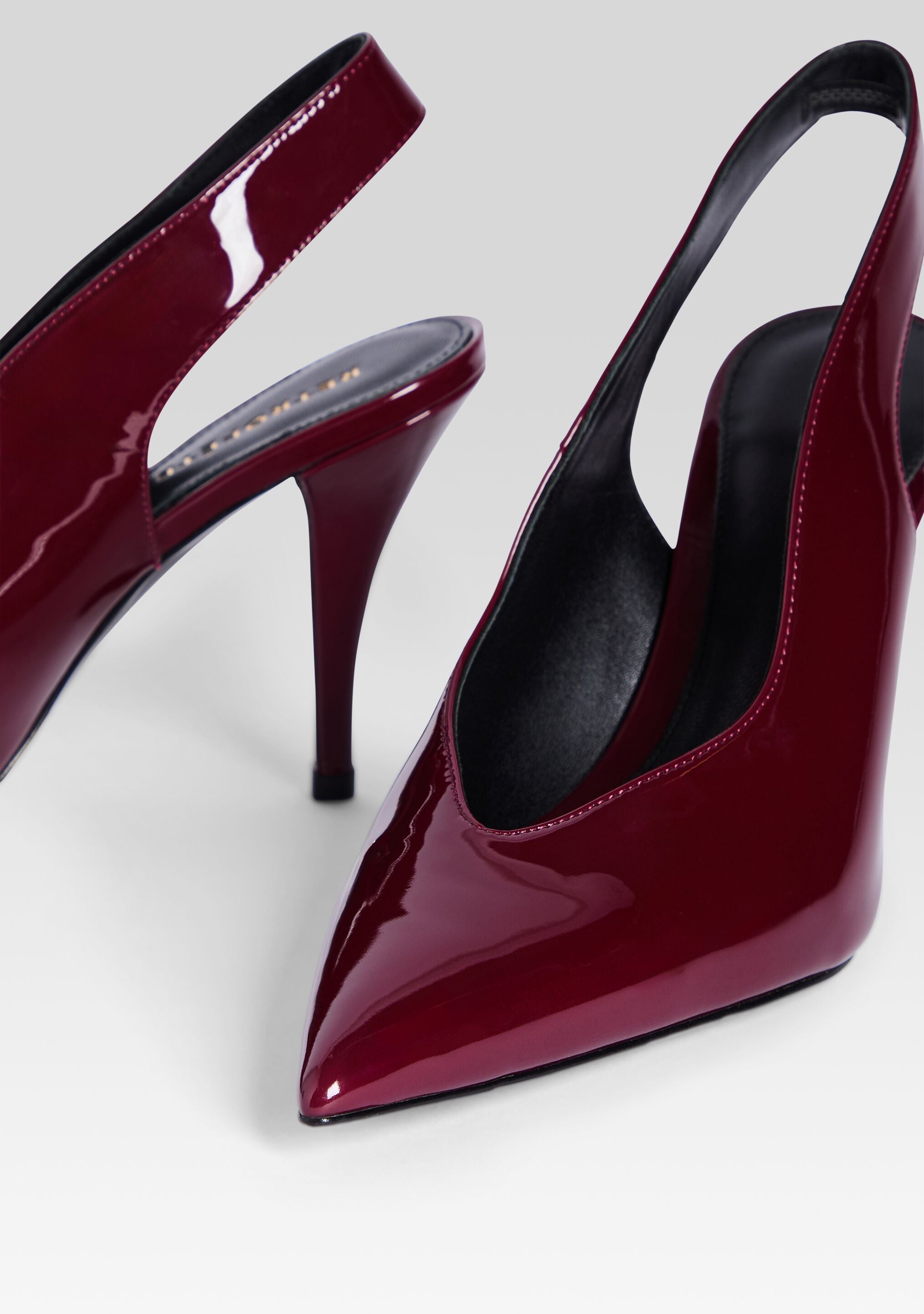 Maxime Slingback Heel-Cup Shy