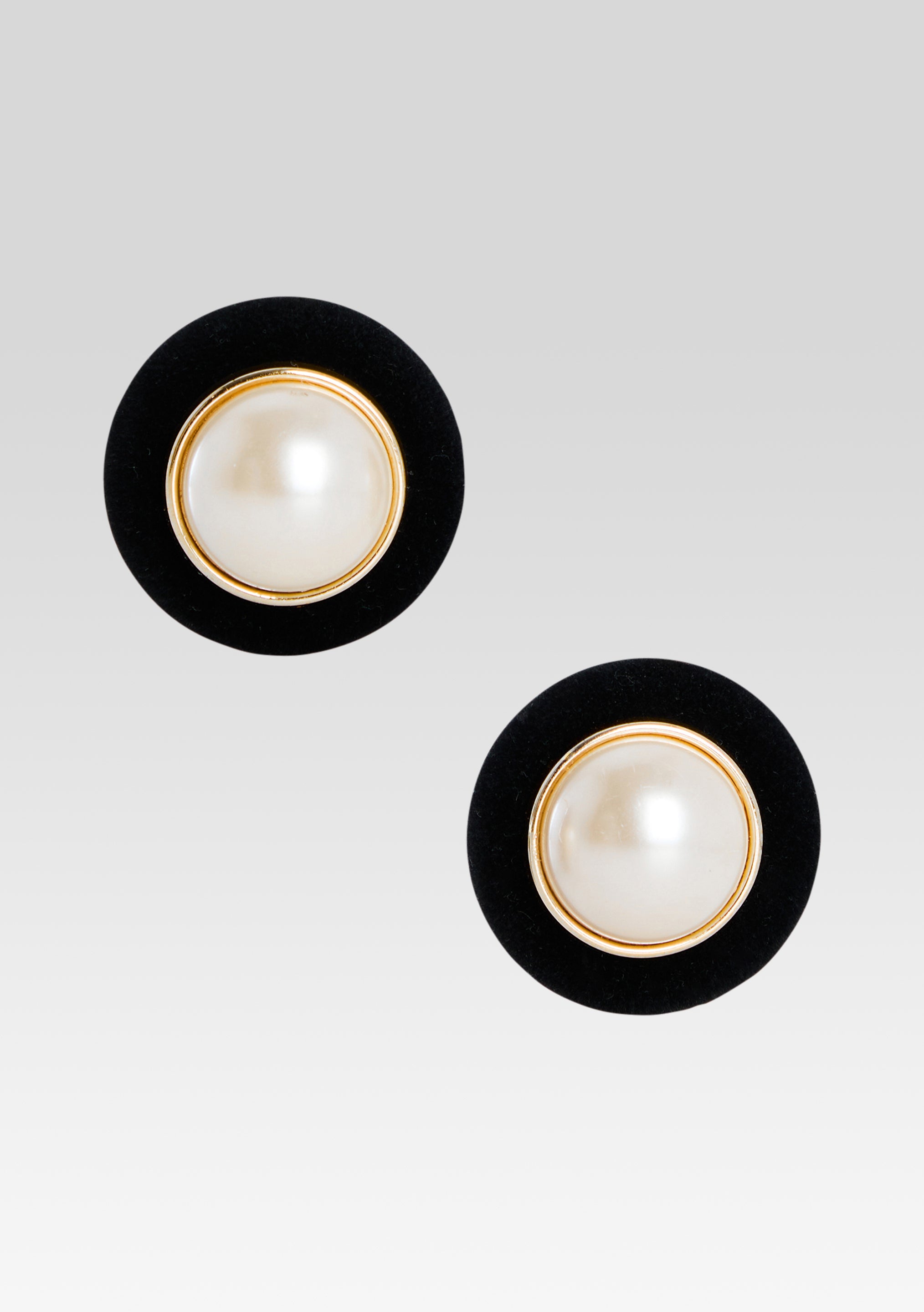 Sari Pearl Earring-Cup Shy
