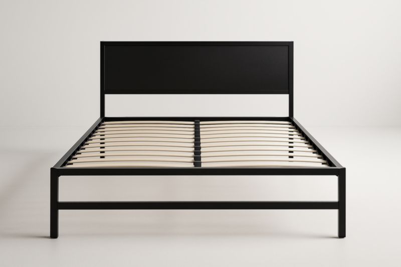 Letto matrimoniale in acciaio verniciato nero con doghe in legno di faggio