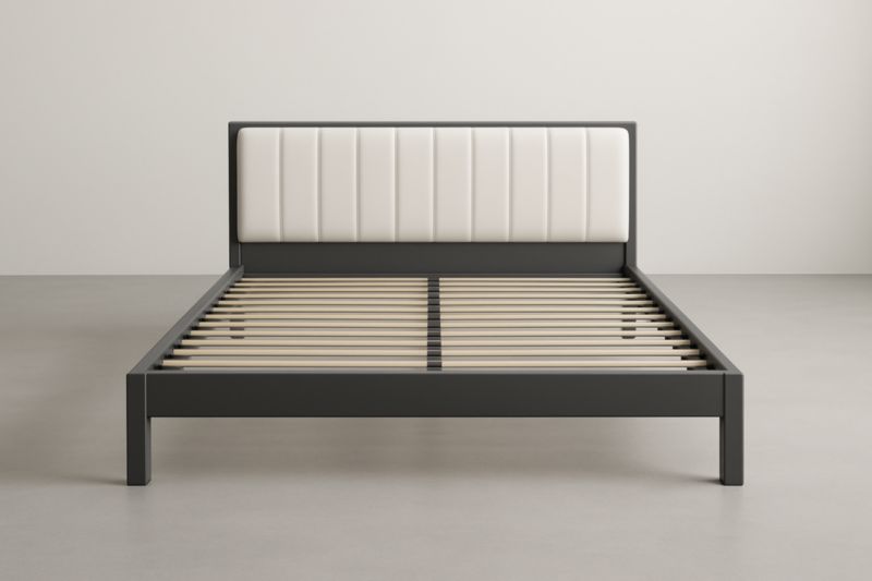 Letto Matrimoniale 150x200 Nero/Bianco con Testiera Imbottita in PU e Doghe in Betulla