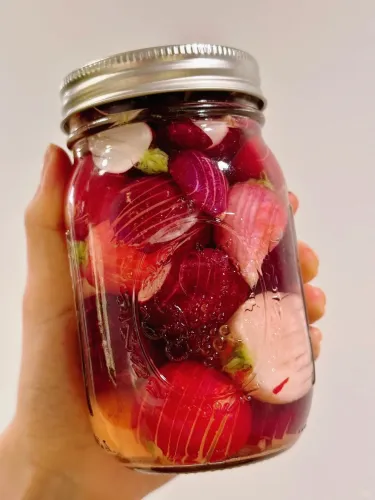 🥕 Čerešňové reďkovky – zber o 25 dní. Chrumkavé, sladké, ideálne do šalátu aj do hrnca. 🌿✨(1 balenie 1000 semien)