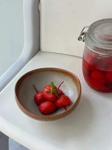 🥕 Čerešňové reďkovky – zber o 25 dní. Chrumkavé, sladké, ideálne do šalátu aj do hrnca. 🌿✨(1 balenie 1000 semien)