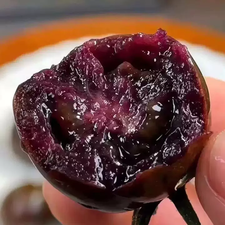 🌿 Pomidor Black Rose | „Czarny klejnot” ukryty wśród liści