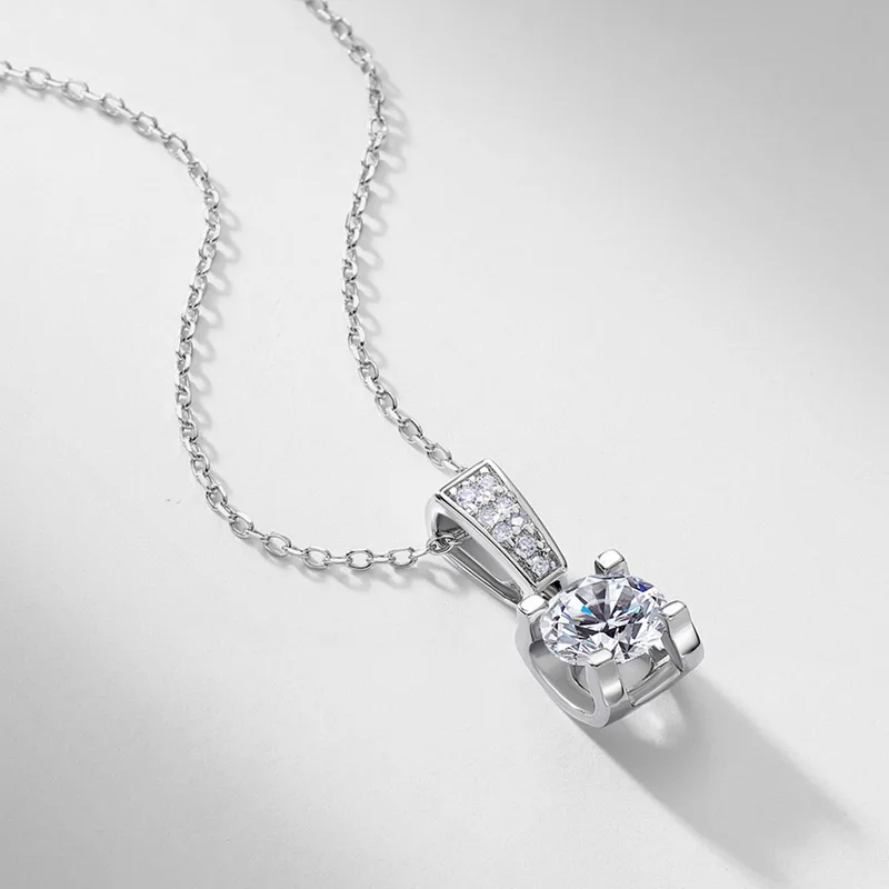 JewelyKing S925 Sterling Silver 1CT Lab Grown Diamond Bull Head Necklace Elegant Hourglass Design Four Prong Clavicle Chain JKNS0014