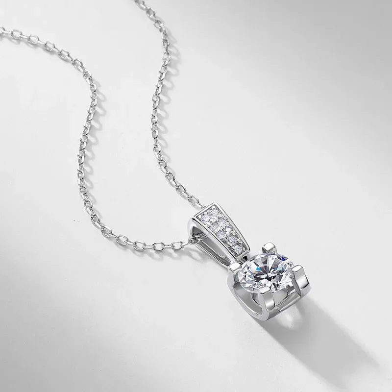 JewelyKing S925 Sterling Silver 1CT Lab Grown Diamond Bull Head Necklace Elegant Hourglass Design Four Prong Clavicle Chain JKNS0014