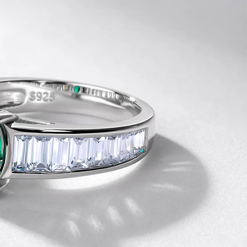New S925 Silver Ring 5a Zircon 8 * 10 Ins Fine Versatile Oval Pigeon Costume Jewelry Emerald Ring Female